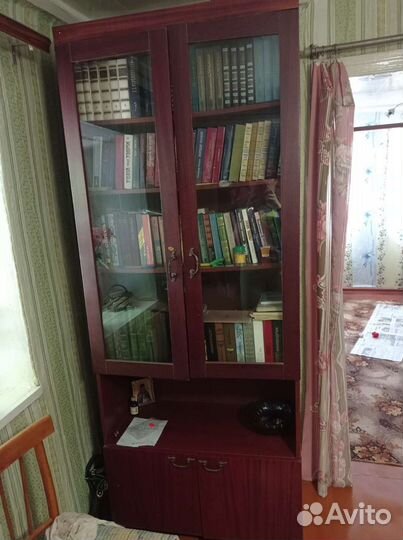 Книжный шкаф