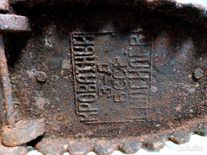 Старинный угольный утюг