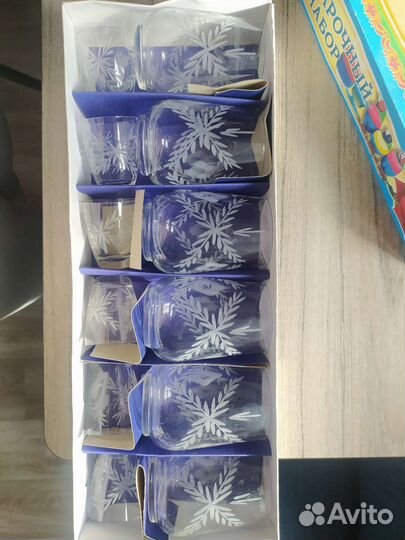 Набор стаканов и рюмок