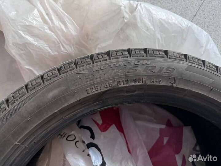 Pirelli Ice Zero FR 22/45 R19