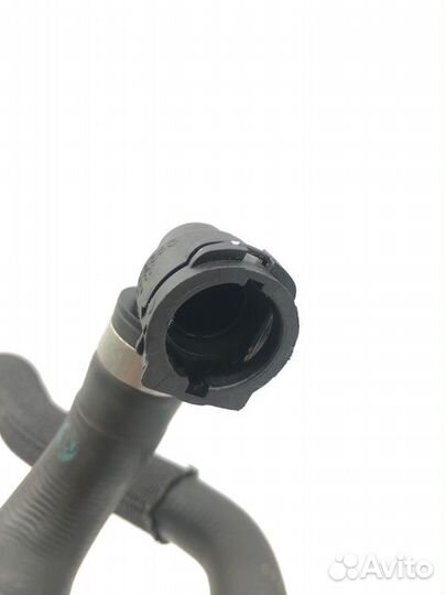 Патрубок системы охлаждения Mercedes-Benz