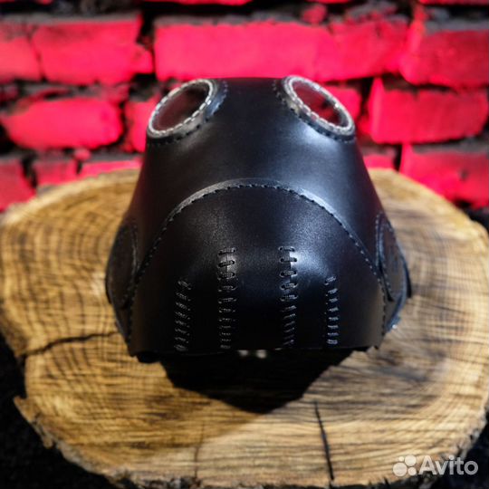 Маска из натуральной кожи / ручной работы