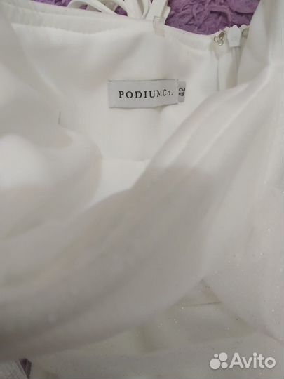 Белое вечернее платье