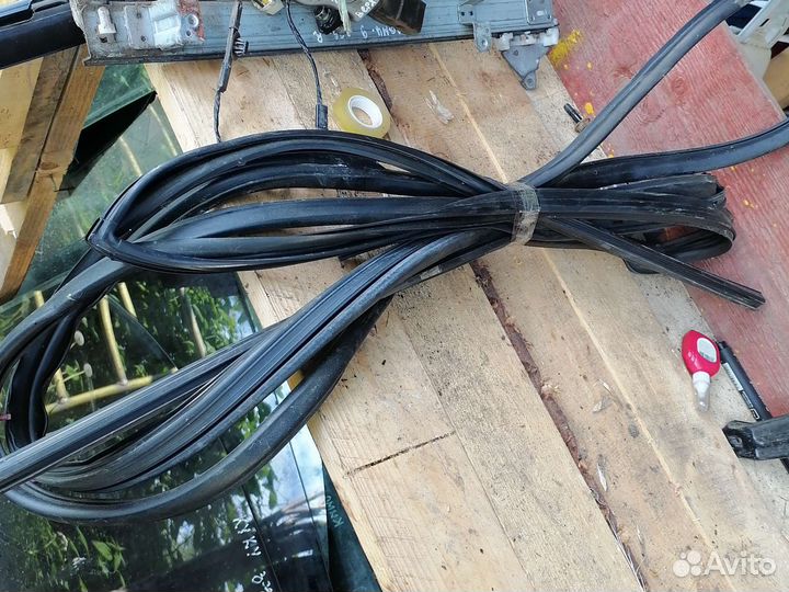 Уплотнитель задней двери mitsubishi lancer 9