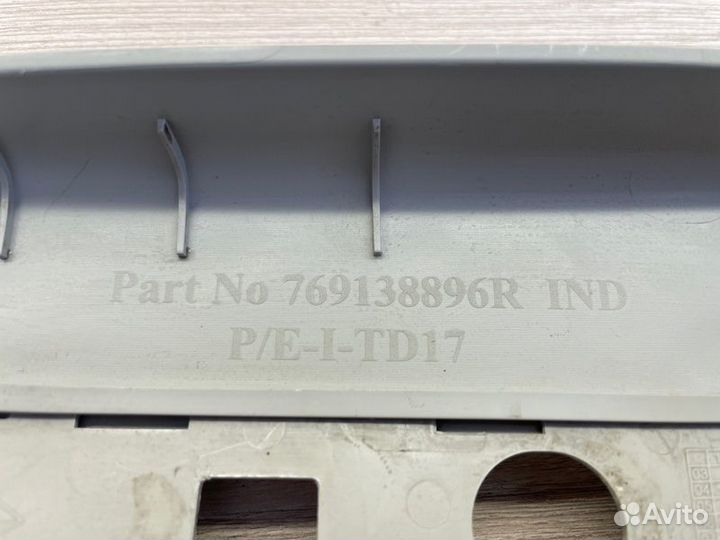 Обшивка средней стойки правая LADA X-Ray