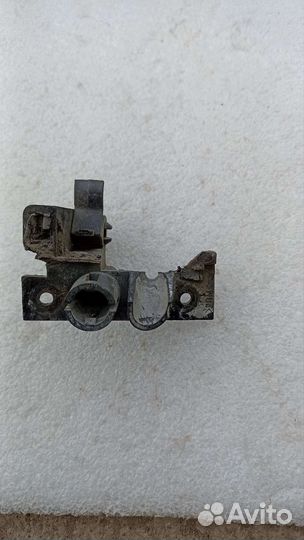 BMW E38 левый упорный кронштейн птф