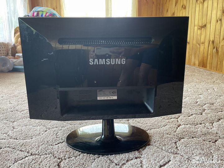Монитор Samsung