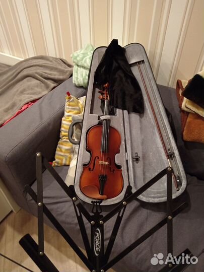 Скрипка 3/4 и пюпитер