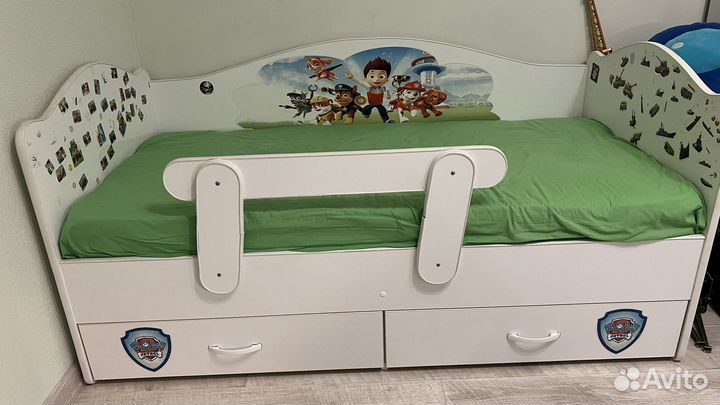 Детская кровать с матрасом и бортиком