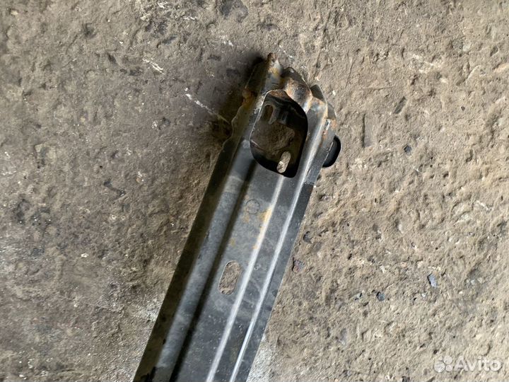 Усилитель переднего бампера Киа Рио 2 Kia Rio