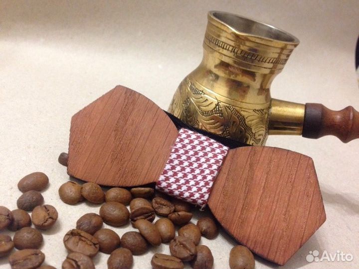 Галстуки- бабочки деревянные и тканевые