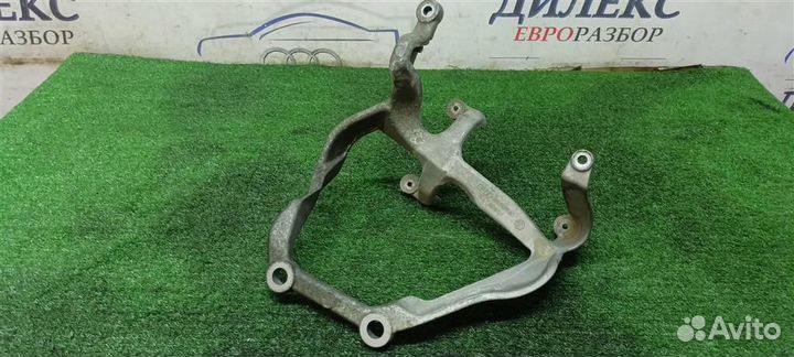 Кронштейн компрессора пневмоподвески Audi Audi A8