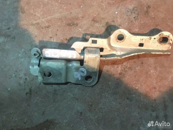 Петля капота левая Kia Cerato 1