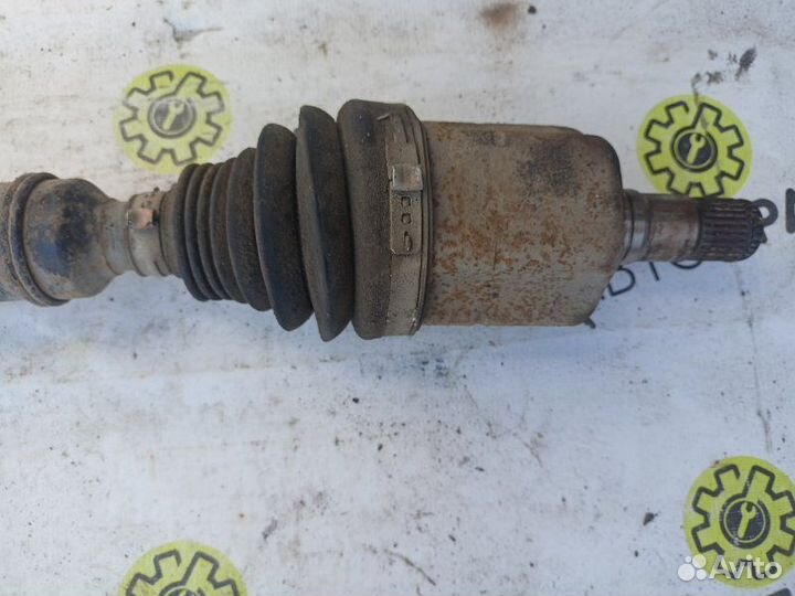 Привод передний правый Volkswagen Jetta 6 cwva CWV