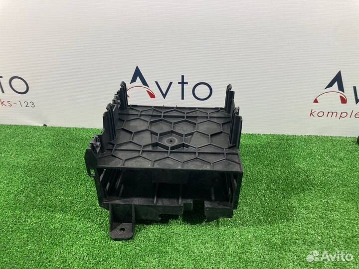 Кронштейн Audi Q5 8R cdnc 2009