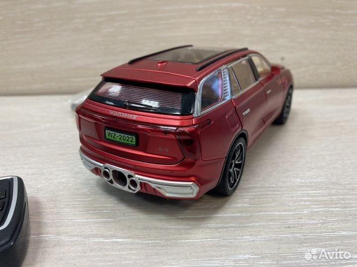 Модель машины 1:24 дым, свет
