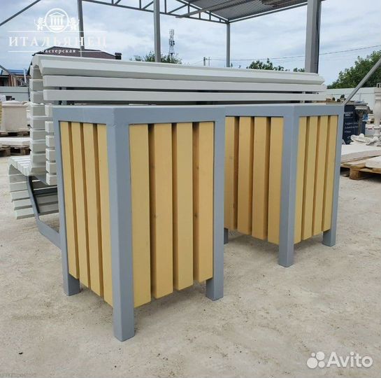 Металлическая урна уличная