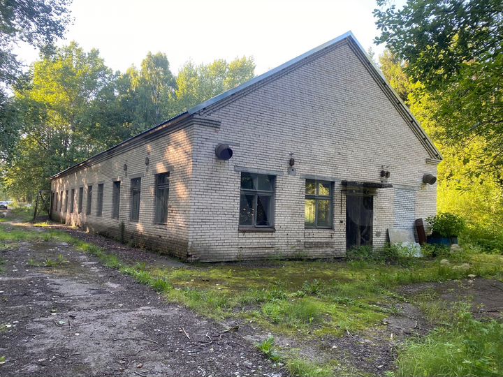 Здание, 300-860 м²