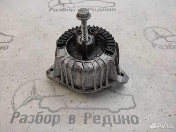 Опора двигателя w204 C-class 651.911 2010