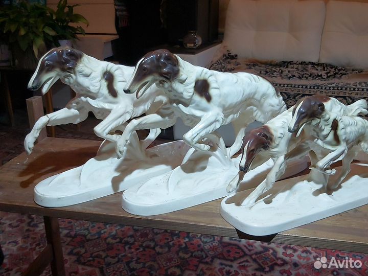Статуэтка борзые фарфор 3шт одним лотом