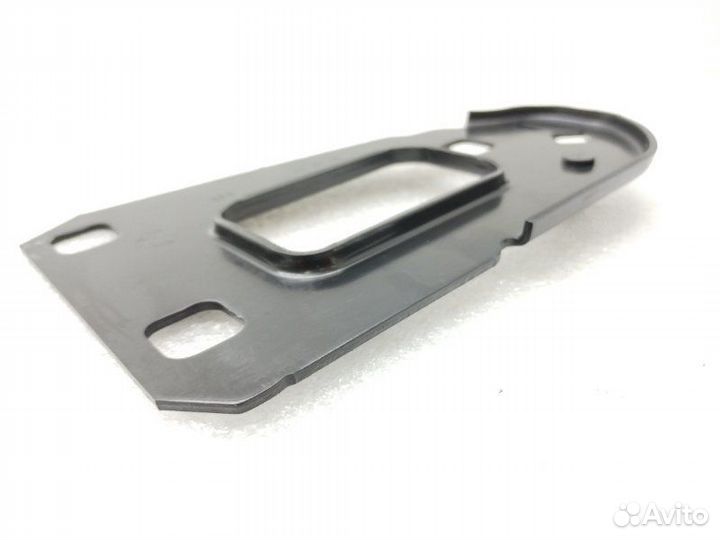 Кронштейн усилителя бампера передний левый Audi A4