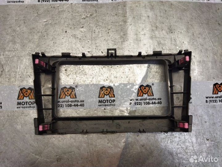 Консоль магнитолы Toyota Avensis 3 седан 1.8