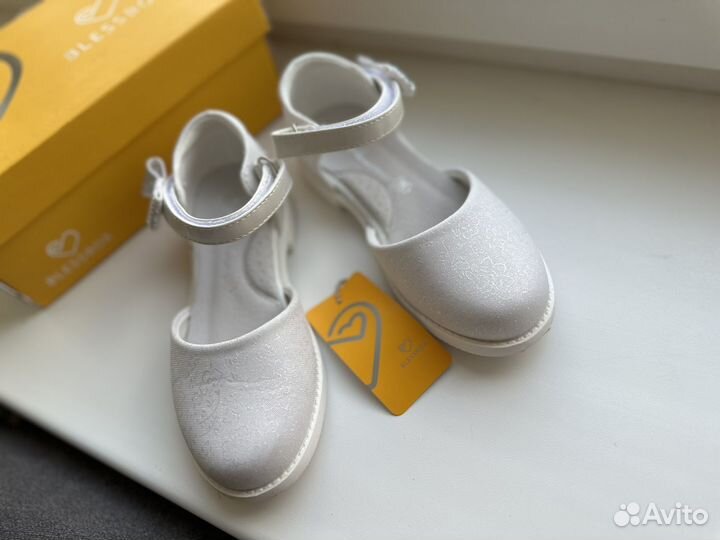 Туфли белые для девочки праздничные