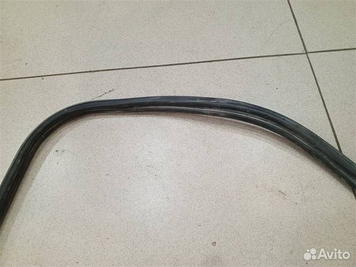 Уплотнитель крышки багажника Chevrolet Lacetti J2