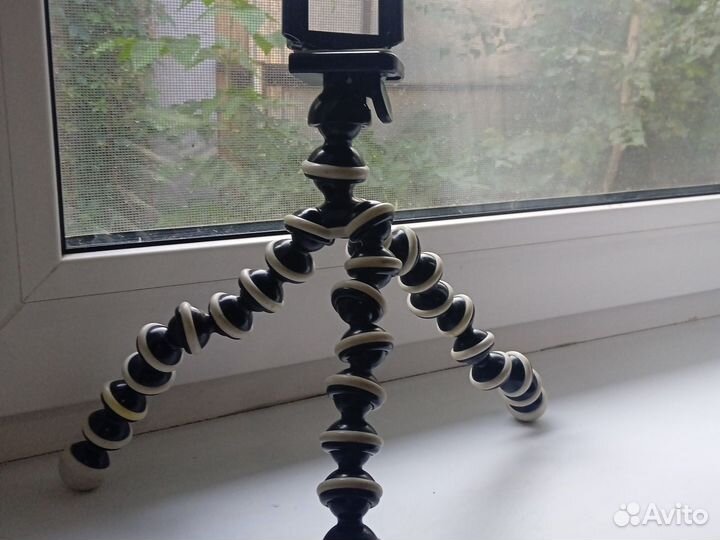 Продаю штатив, все ножки двигаются, хороший