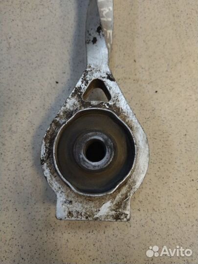 Подушка двигателя задняя Renault Symbol