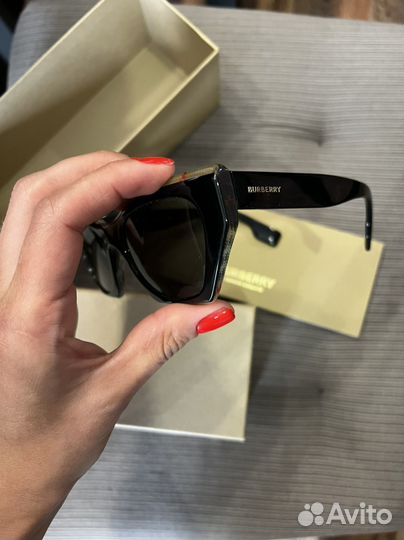 Солнцезащитные очки женские burberry