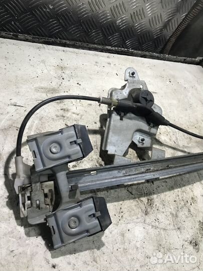 Стеклоподъемник задний левый Skoda Octavia Tour