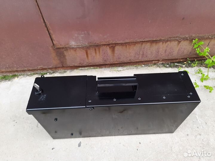 Сейф металлический