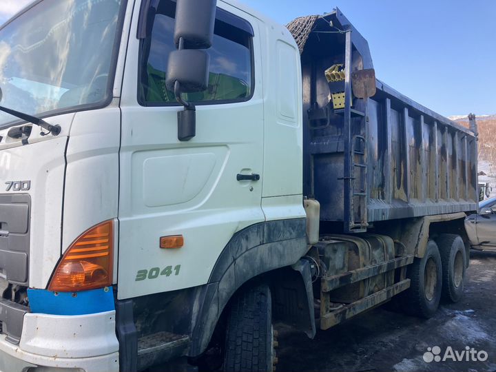 Hino 700 (Profia), 2012