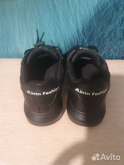 Кроссовки для девочки