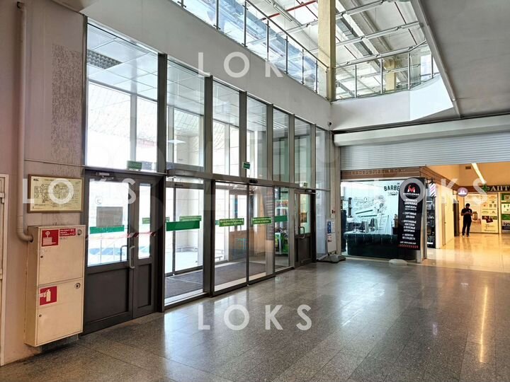 Универсальное 1560 м² напротив 