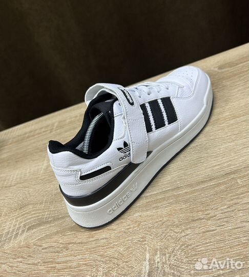 Кроссовки adidas
