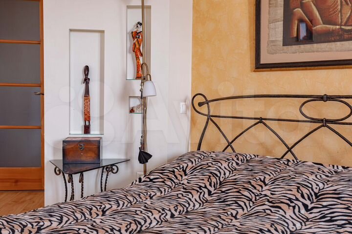 3-к. квартира, 107 м², 8/10 эт.