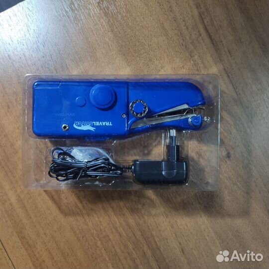 Портативная швейная машинка