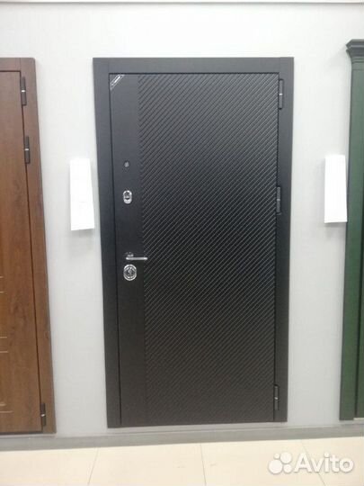 Дверь входная с зеркалом