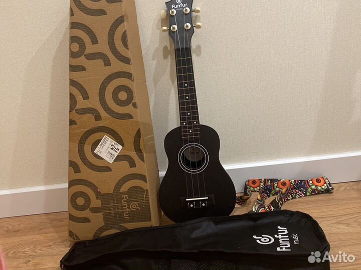 Акулеле с чехлом