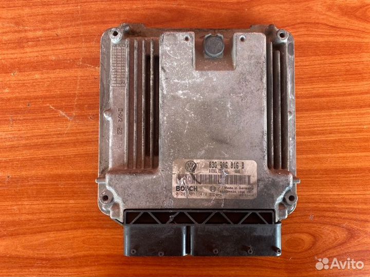 Блок управления двигателем Vw Golf 5 BKC 2004