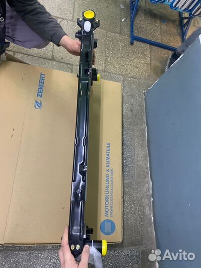 Радиатор охлаждения Chrysler Voyager,Dodge Caravan