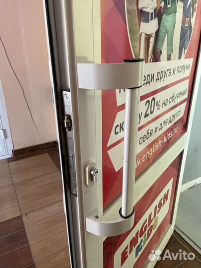 Пластиковая дверь бу