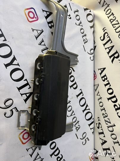 Подушка в колении Toyota corolla E180