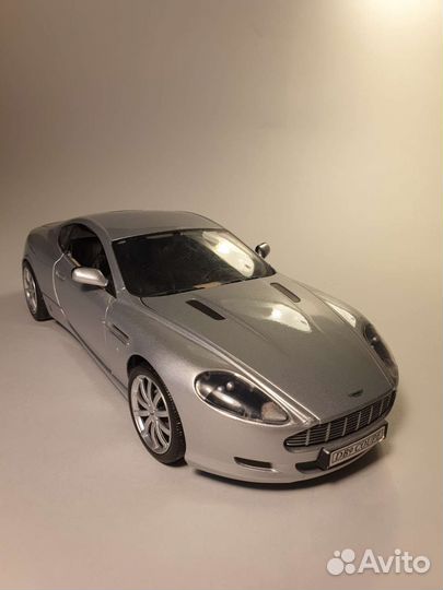 Модель Aston Martin DB9,1/18