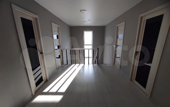 Коттедж 258 м² на участке 10 сот.