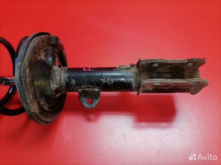 Стойка подвески передняя правая Toyota Corolla