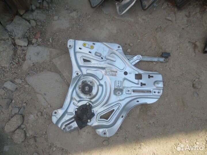 Стеклоподъемник Hyundai ix35 2009-2015г Пер правый