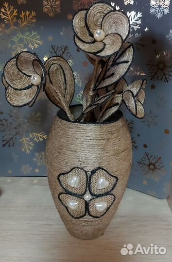 Ваза с цветами из джута